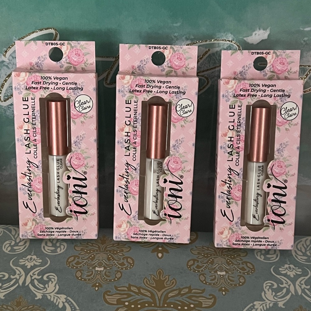 💗NIB LASH GLUE💗